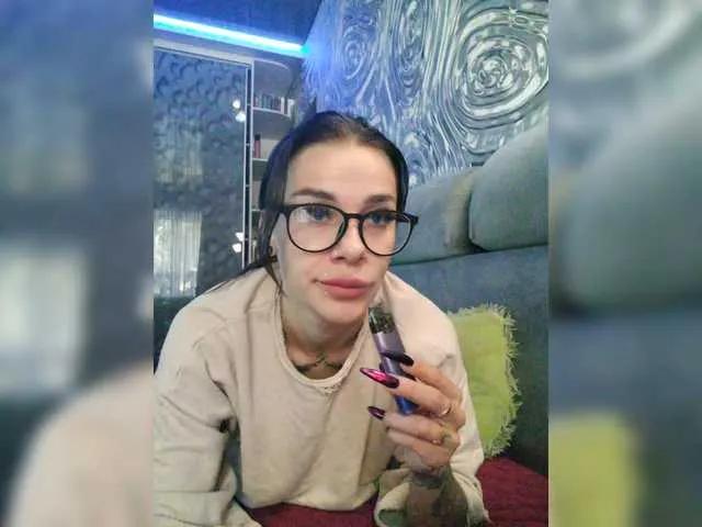 Offline MaidenCrystal on BongaCams