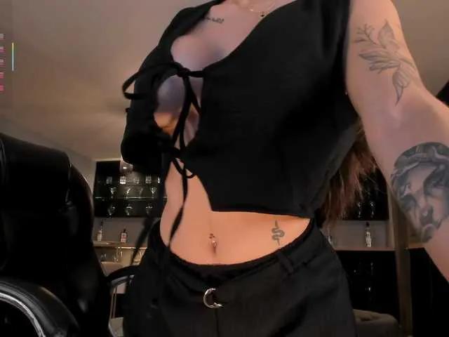 Offline MaryLewis on BongaCams