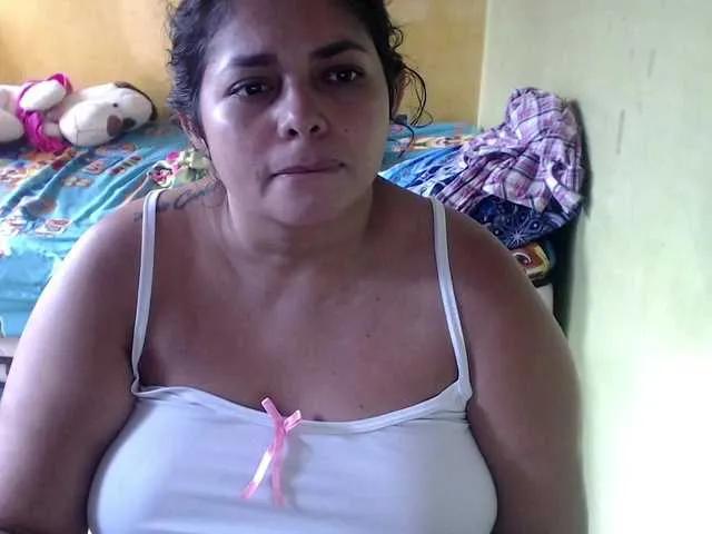 Freechat mia-naughty on BongaCams