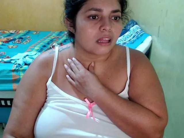 Freechat mia-naughty on BongaCams