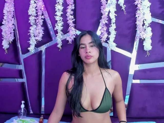 Freechat MiaaDavis on BongaCams