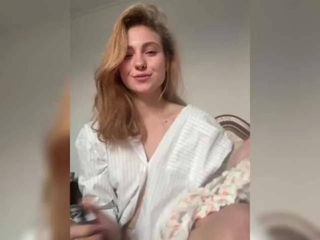 poppysweety122 on BongaCams