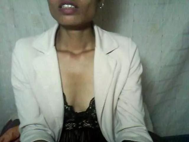 Pussy01lips on BongaCams 