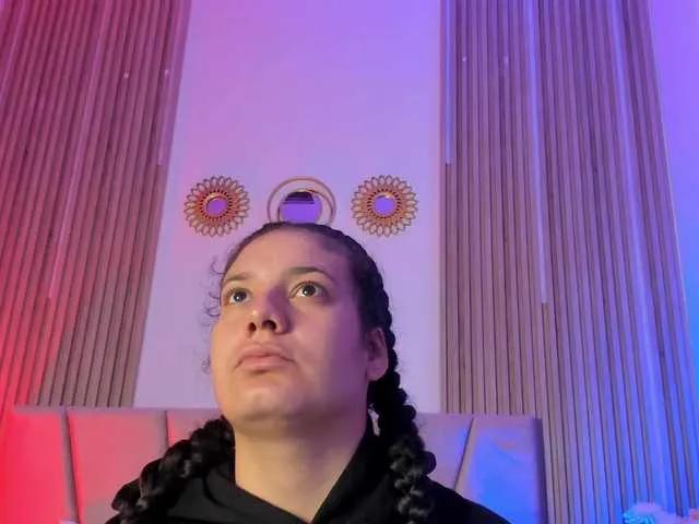 BongaCams RachellJamess is Freechat RachellJamess — Me excita el susurro al oido, las manos fuertes en mi cintura, las palaras firmes de un hombre elegante.