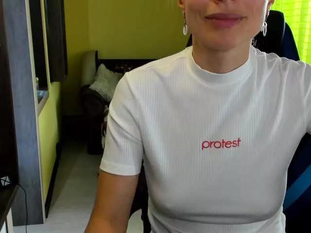 Offline rocsi79 on BongaCams