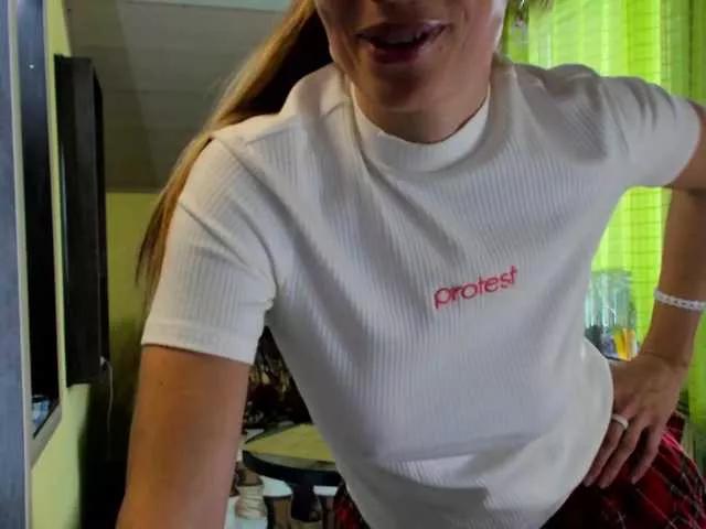 Offline rocsi79 on BongaCams