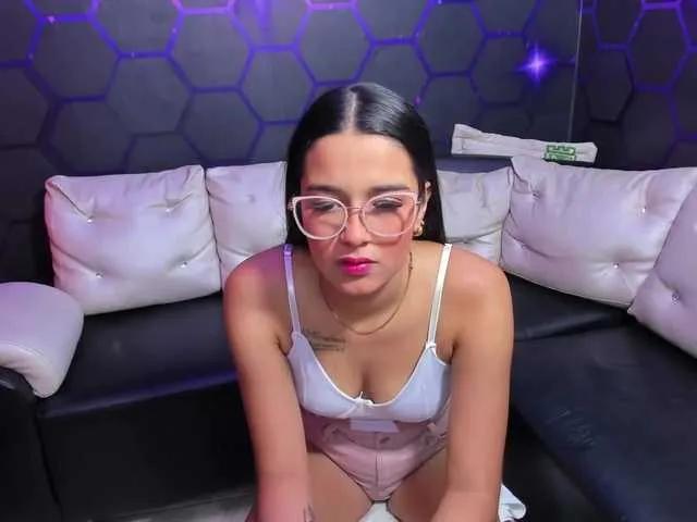 room-kitty on BongaCams 