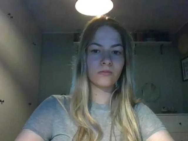 RosieJune on BongaCams