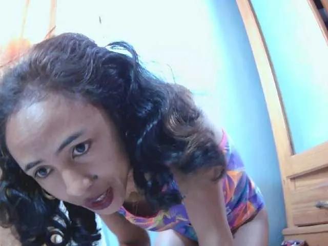 Roxanne03 on BongaCams