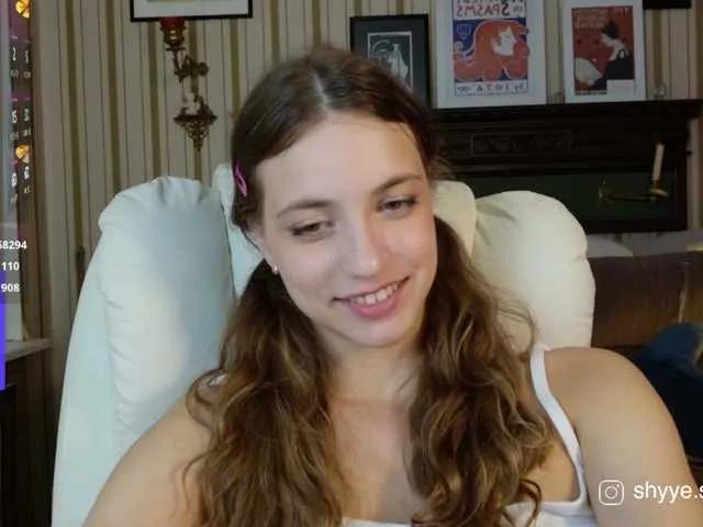 Freechat SarahSupershy on BongaCams