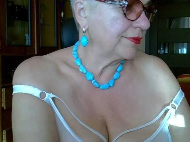 Offline SweetCherry00 on BongaCams