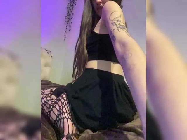 Offline Yaguana on BongaCams