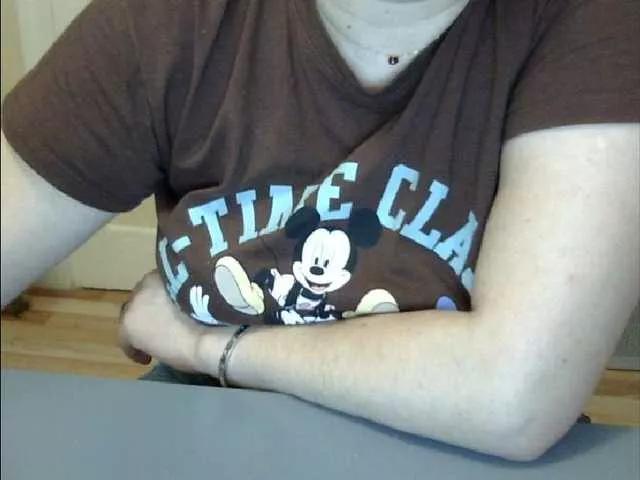 Freechat YourDesire36 on BongaCams