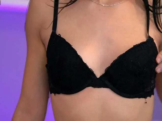 ZayaVelour on BongaCams 