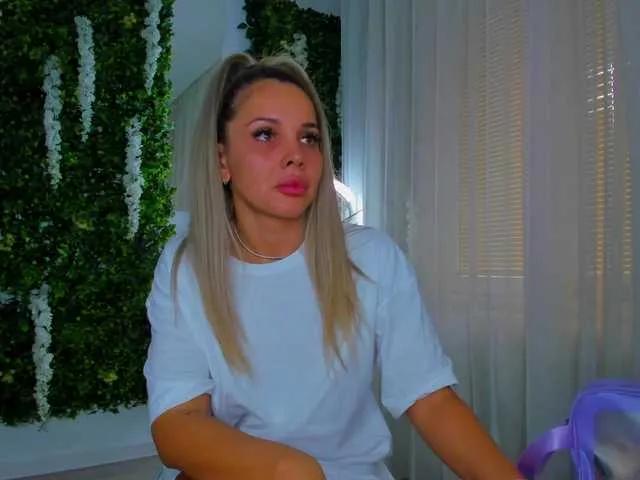 Offline ZinaSquirts on BongaCams