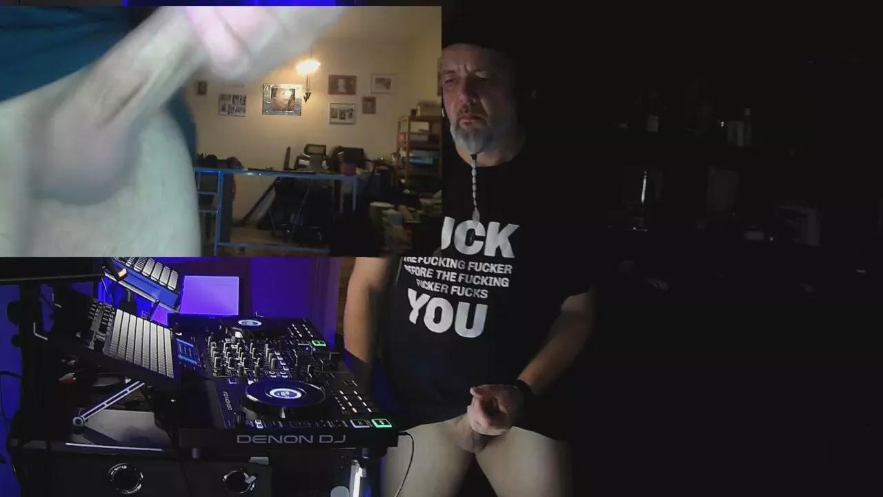 Offline 1st_omen on Cam4