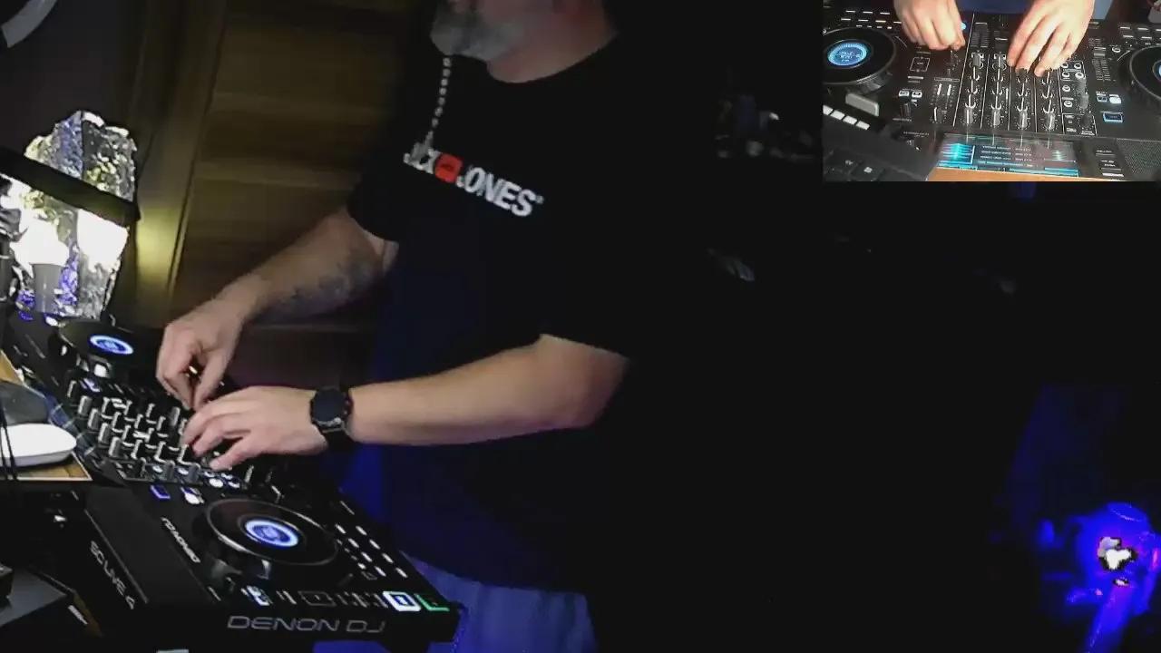 Offline 1st_omen on Cam4