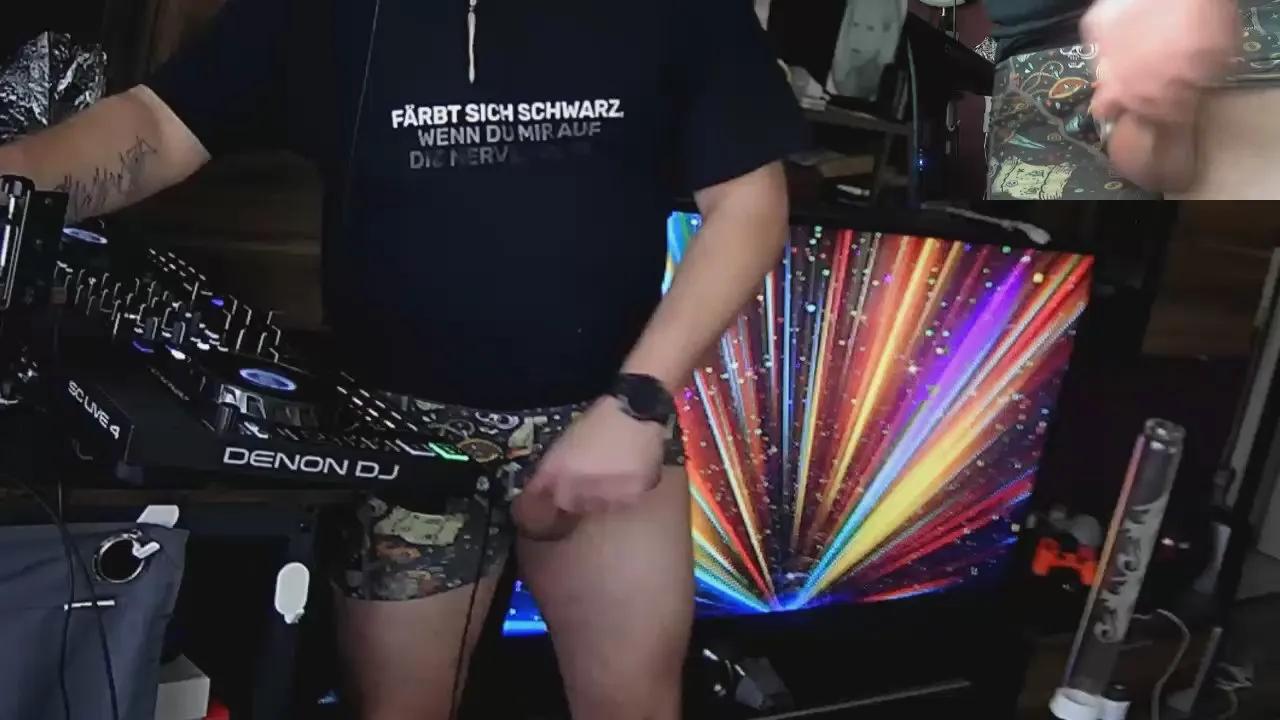 Offline 1st_omen on Cam4