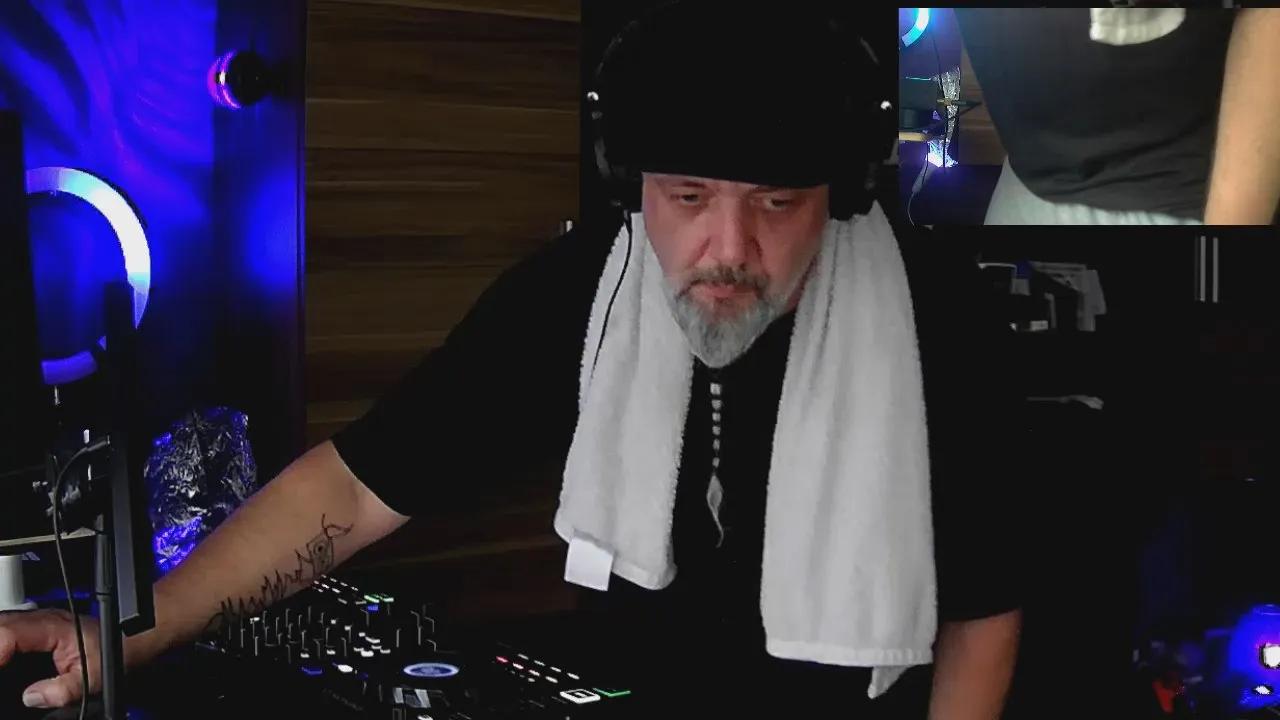 Offline 1st_omen on Cam4