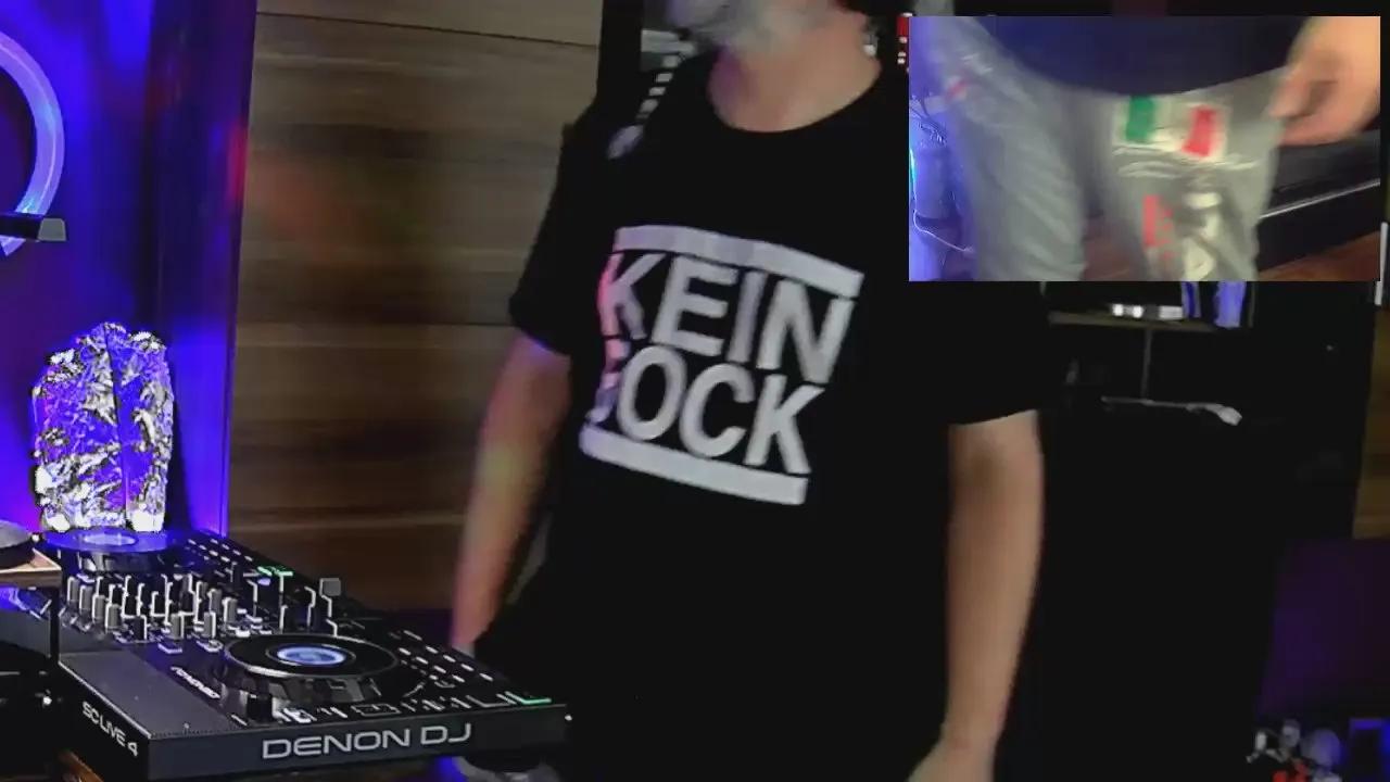 Offline 1st_omen on Cam4