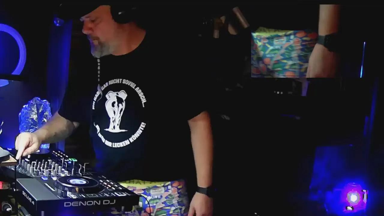 Offline 1st_omen on Cam4