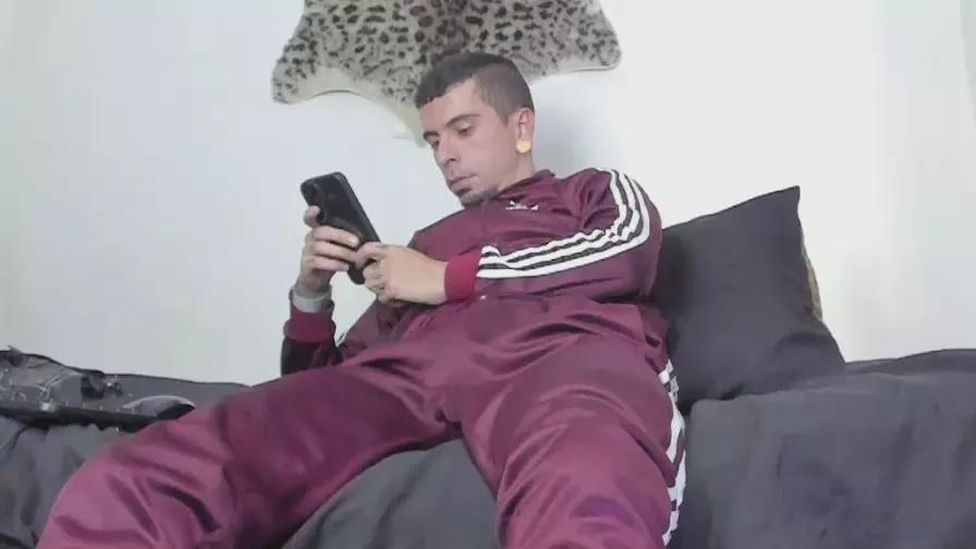 aaronbigdickxxx on Cam4 