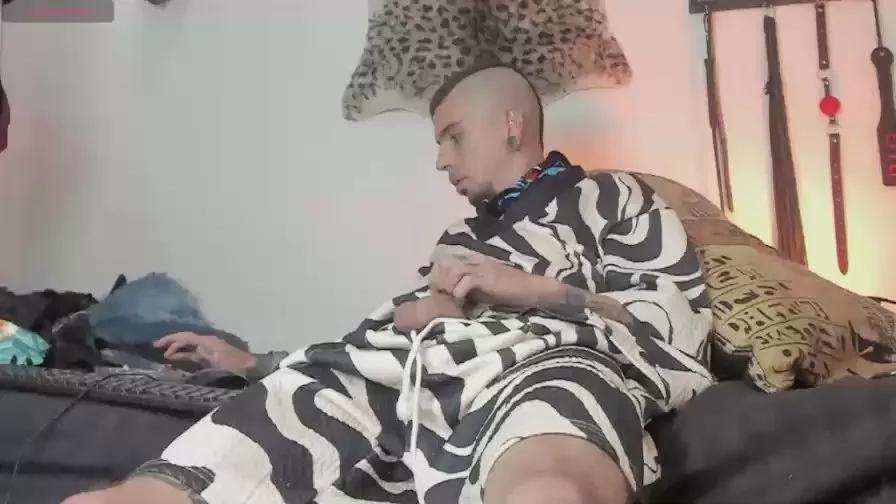 aaronbigdickxxx on Cam4 