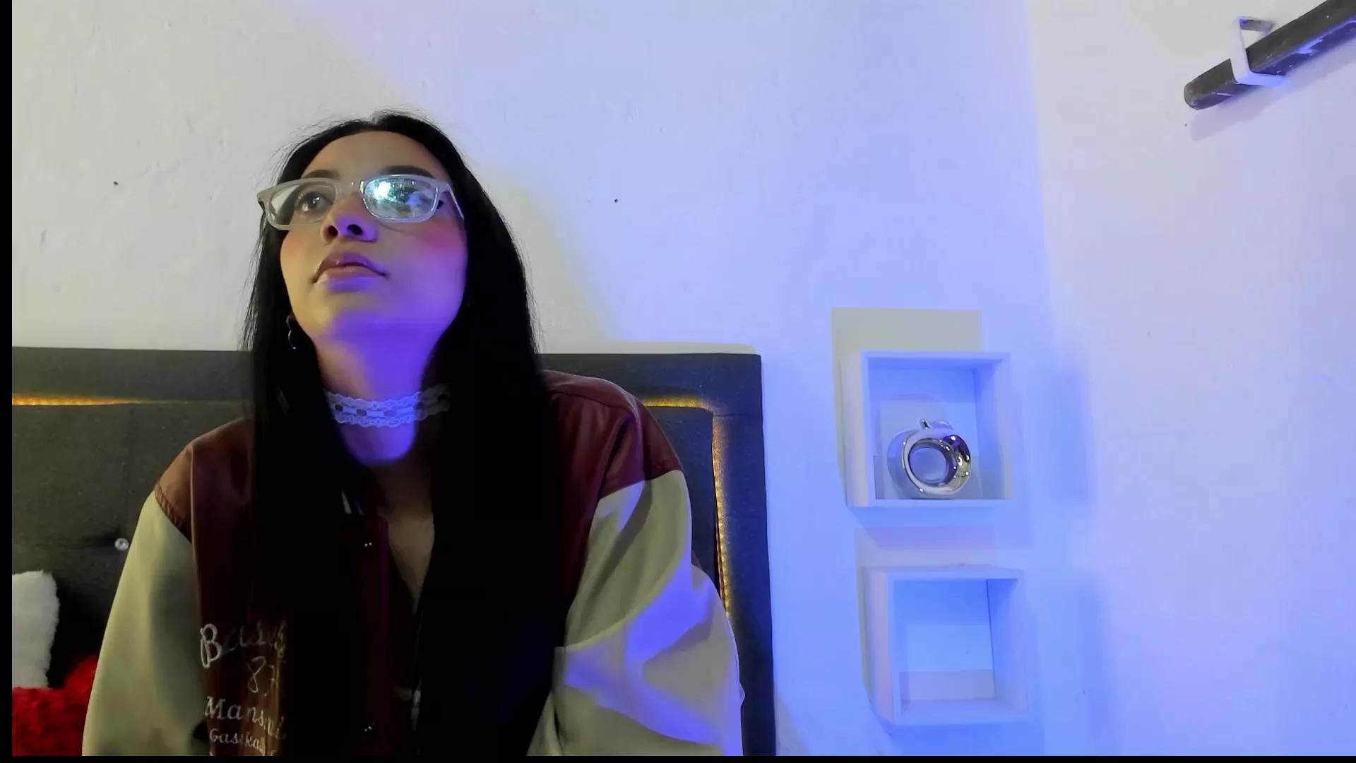 AbbyGlow on Cam4 
