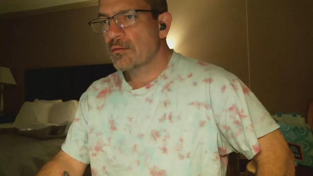 Adam8067 on Cam4 