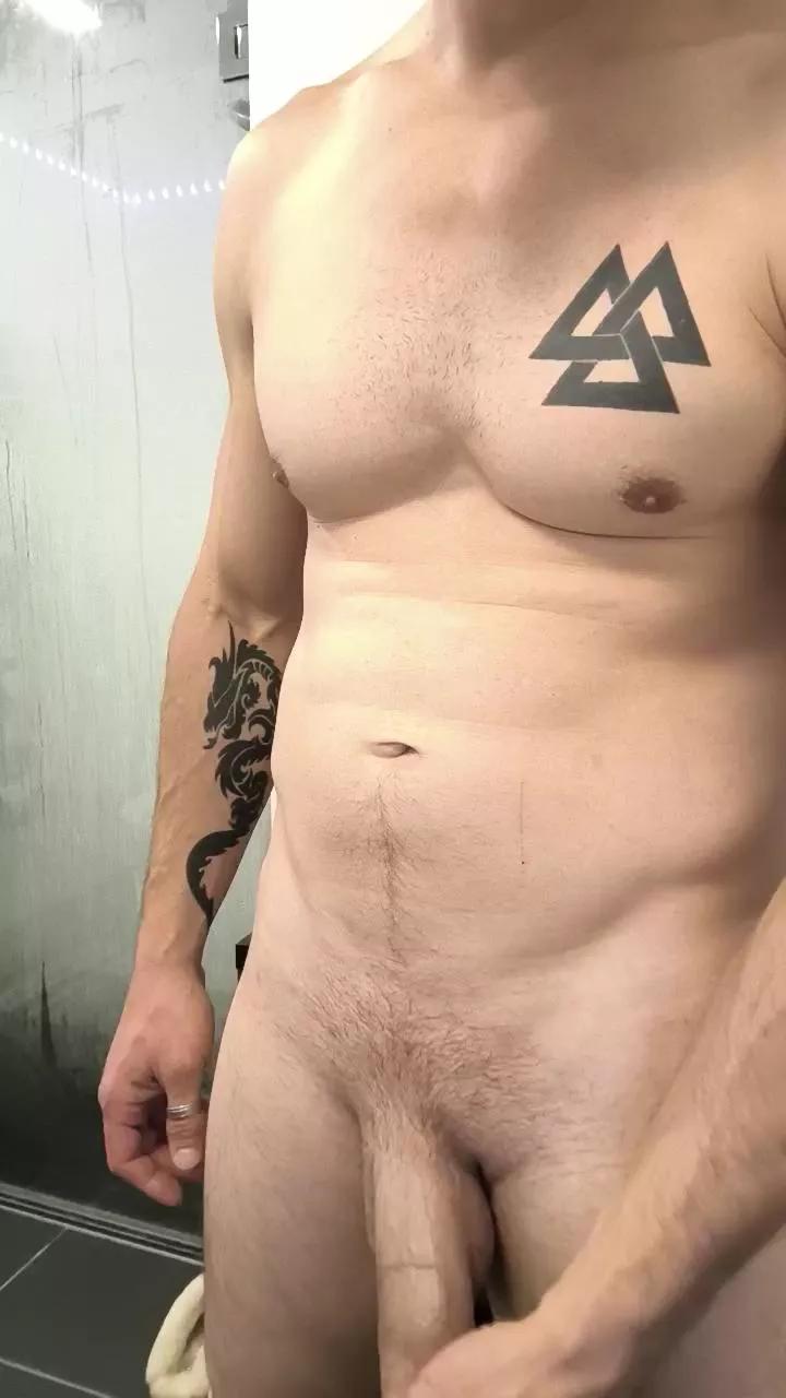 Adamd925 on Cam4 