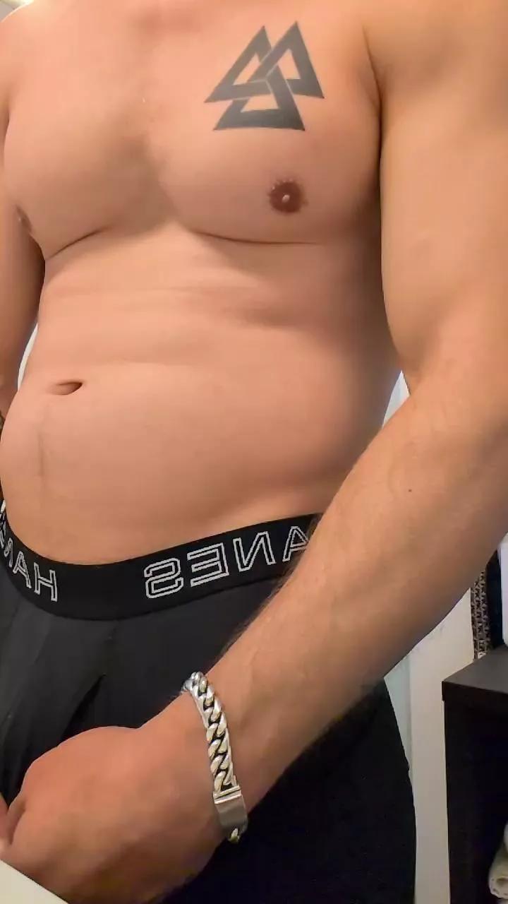 Adamd925 on Cam4 