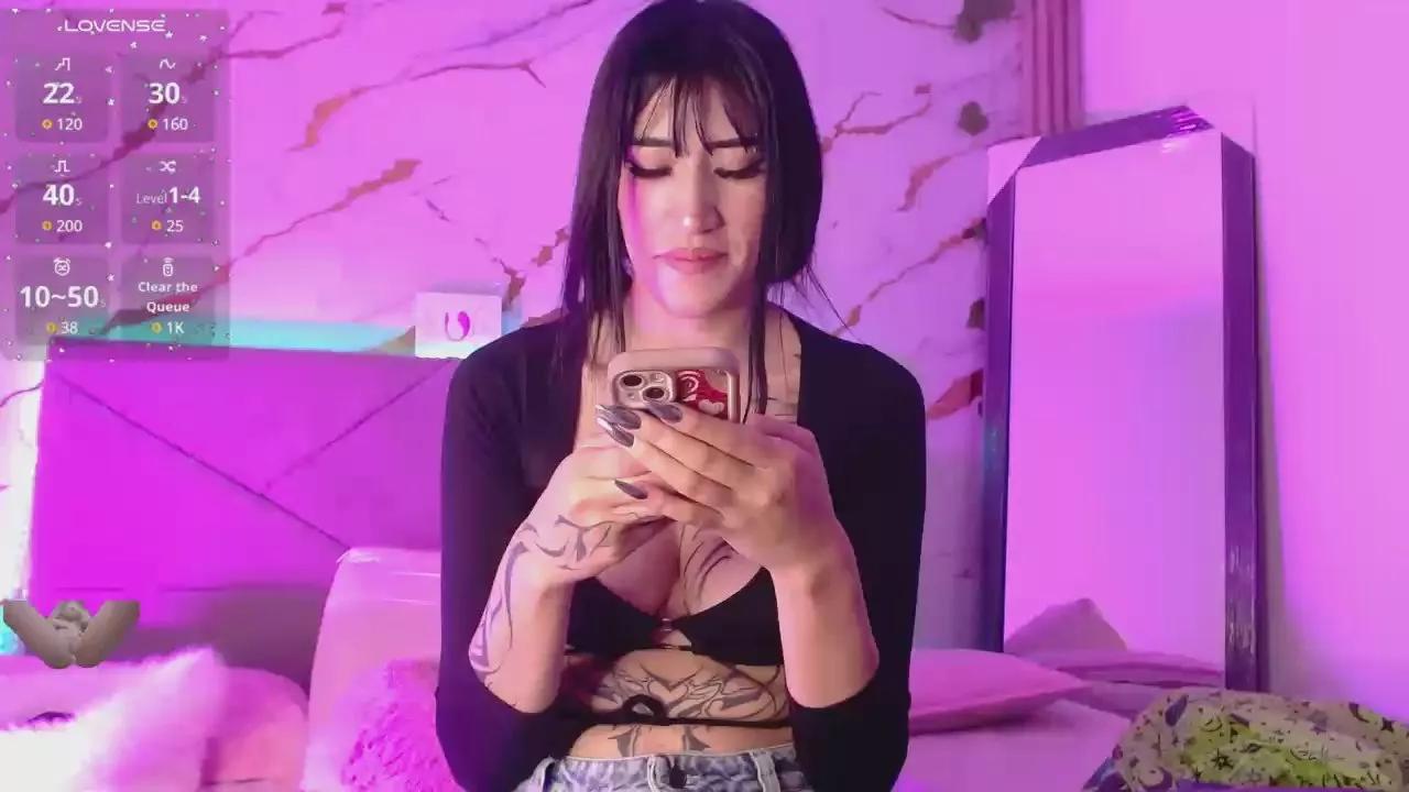 Ahri_rooux1 on Cam4 