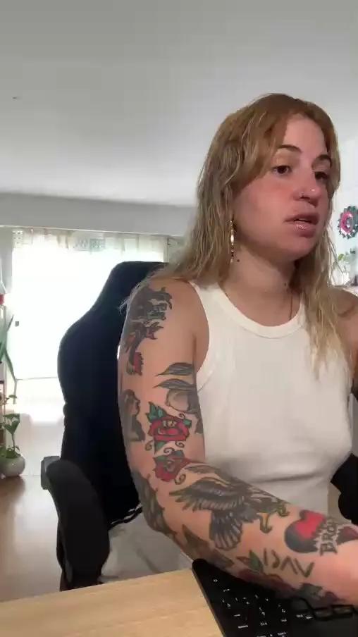 Offline AkariBruna on Cam4
