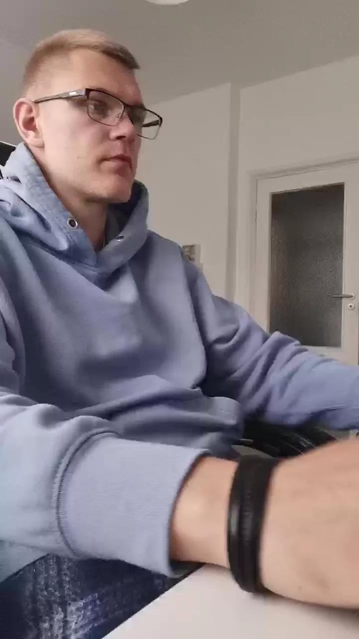 Aleex325 on Cam4 
