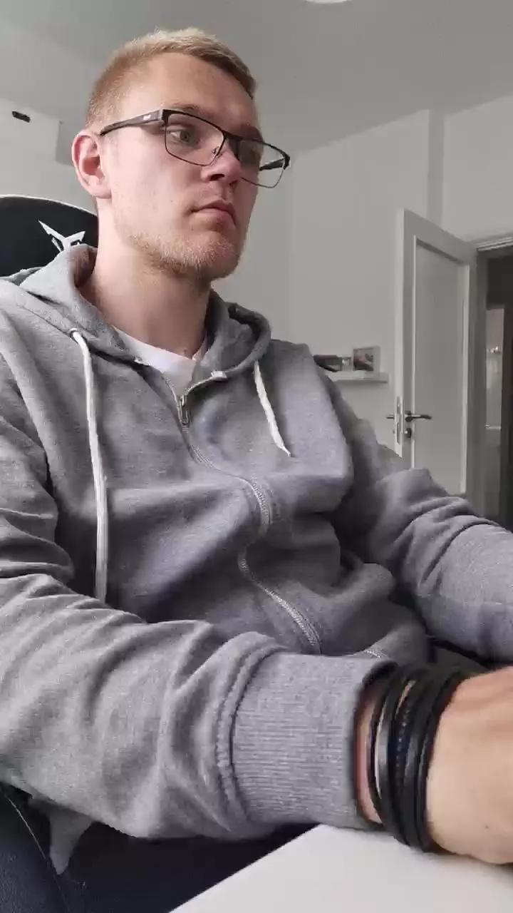 Aleex325 on Cam4 