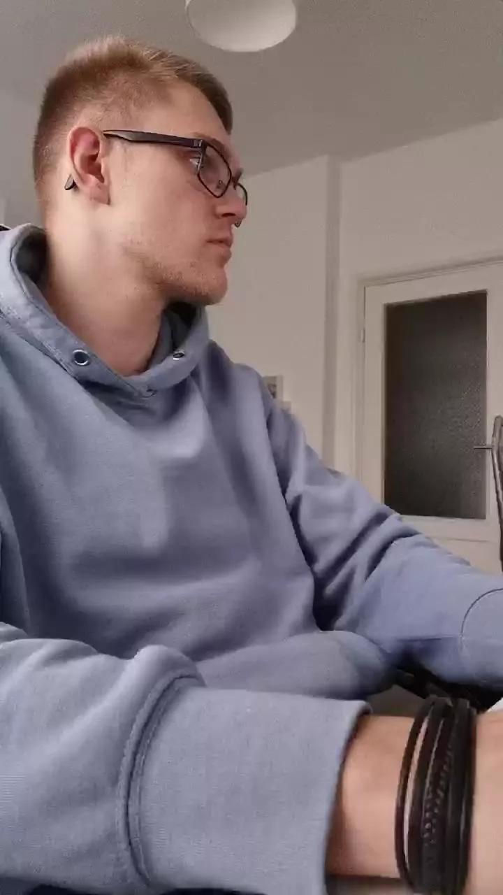Aleex325 on Cam4 