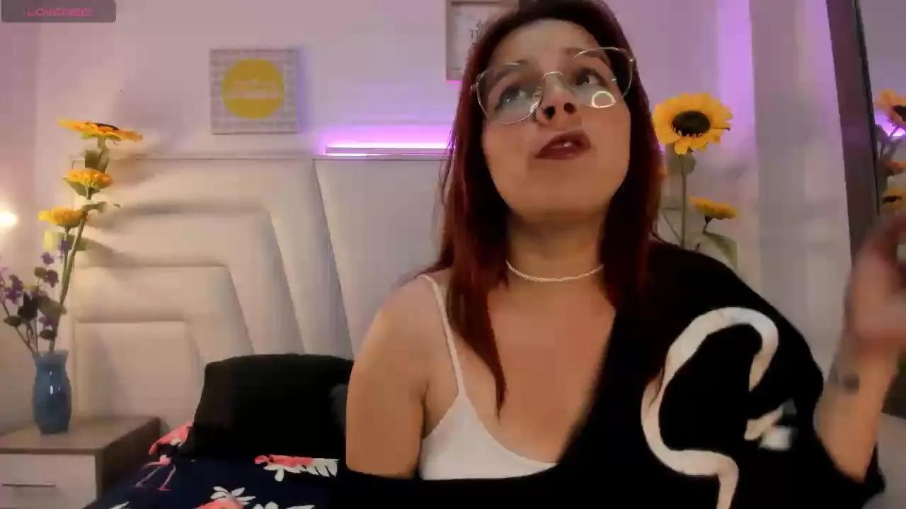 AliiceRed on Cam4 