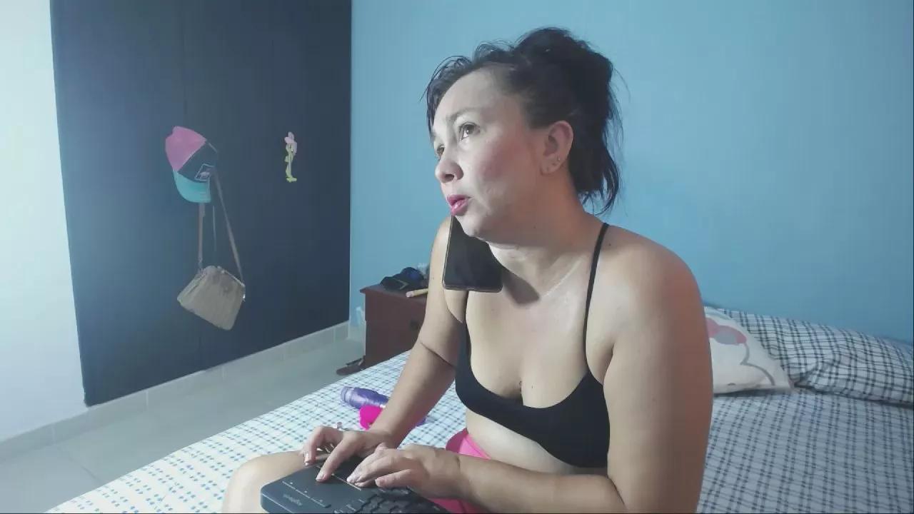 AllisonJones on Cam4 