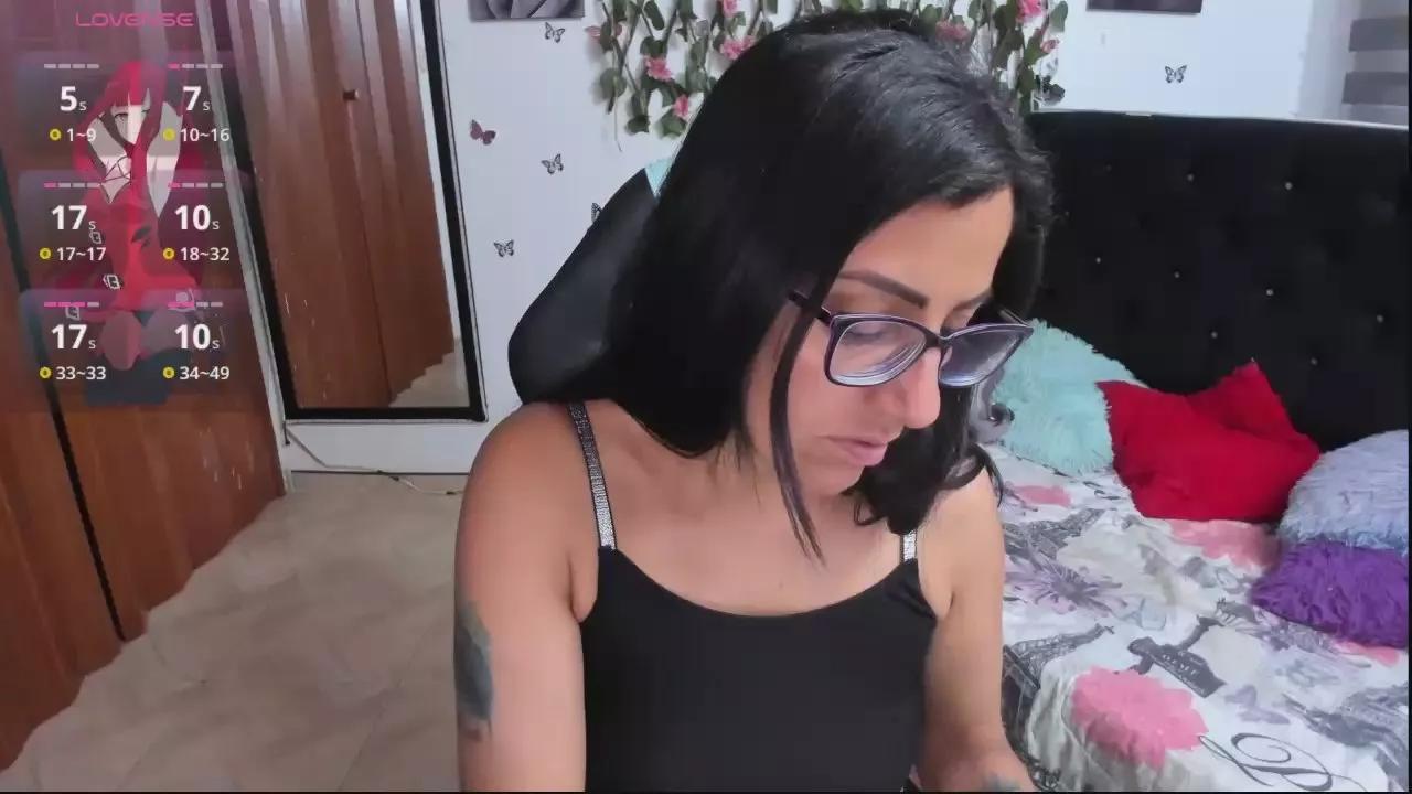 Alma_blue on Cam4 
