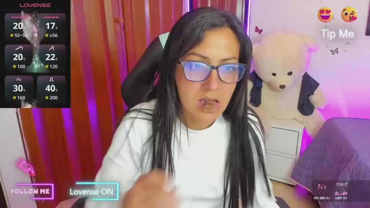 Alma_blue on Cam4 