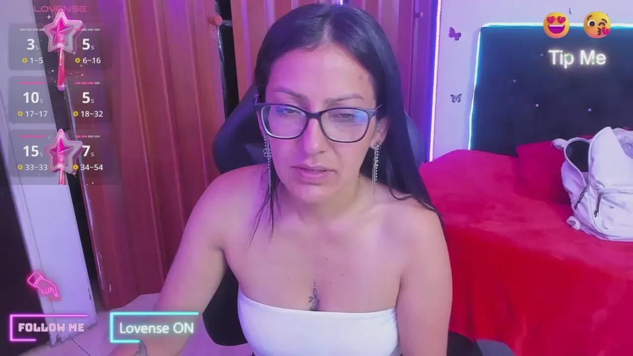 Alma_blue on Cam4 