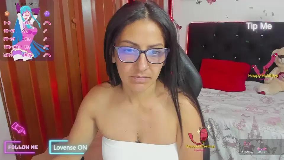 Alma_blue on Cam4 