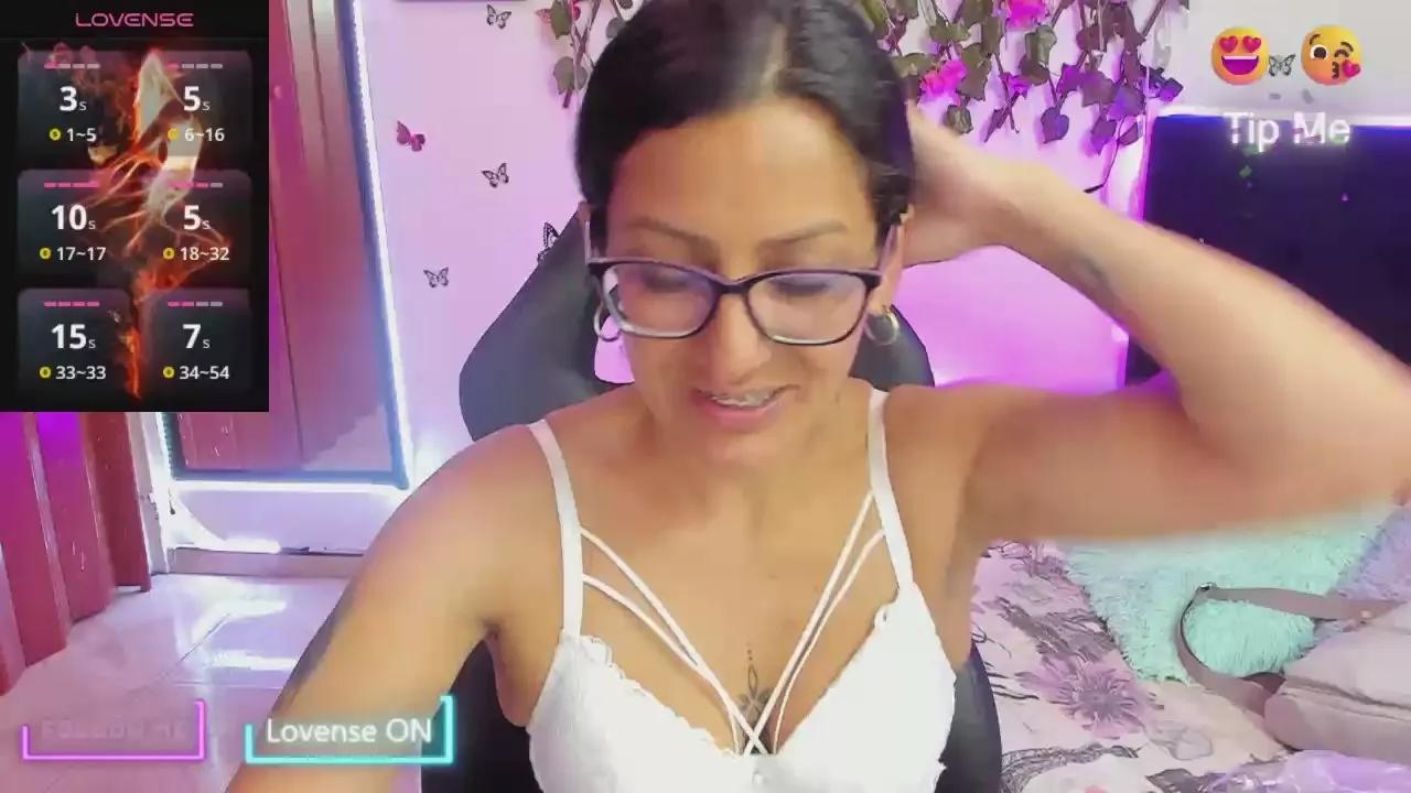 Alma_blue on Cam4 