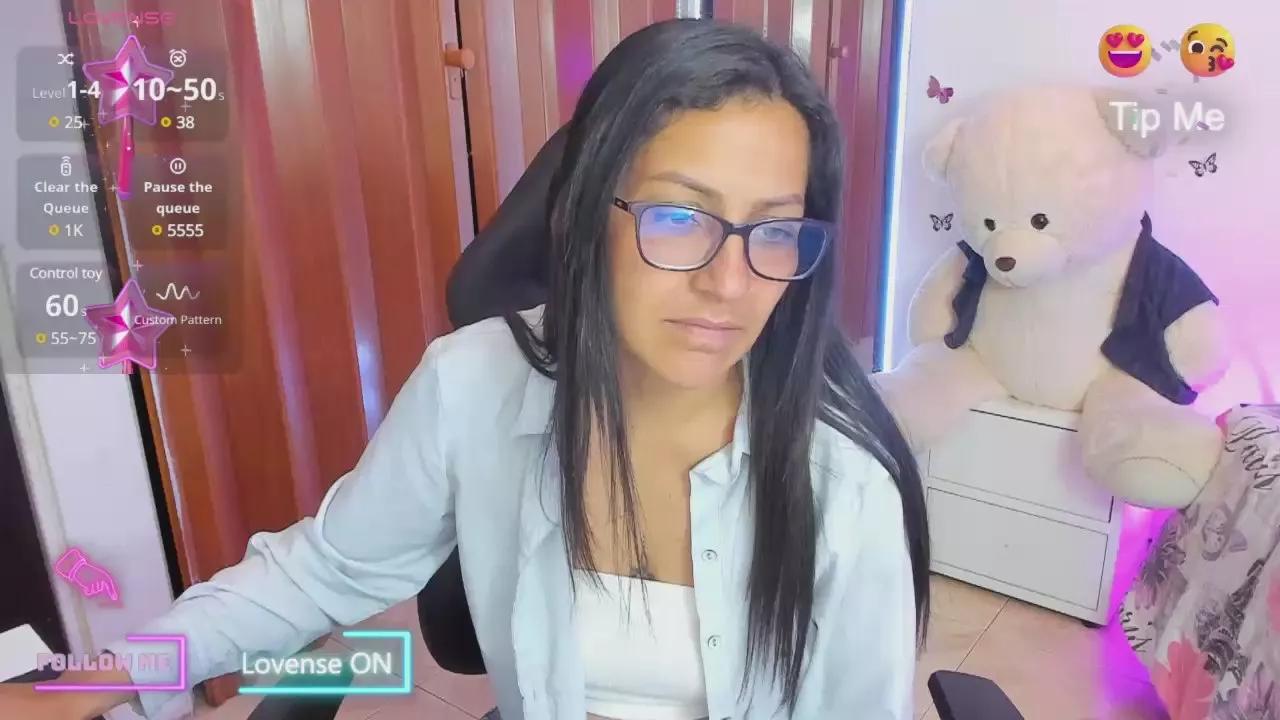 Alma_blue on Cam4 