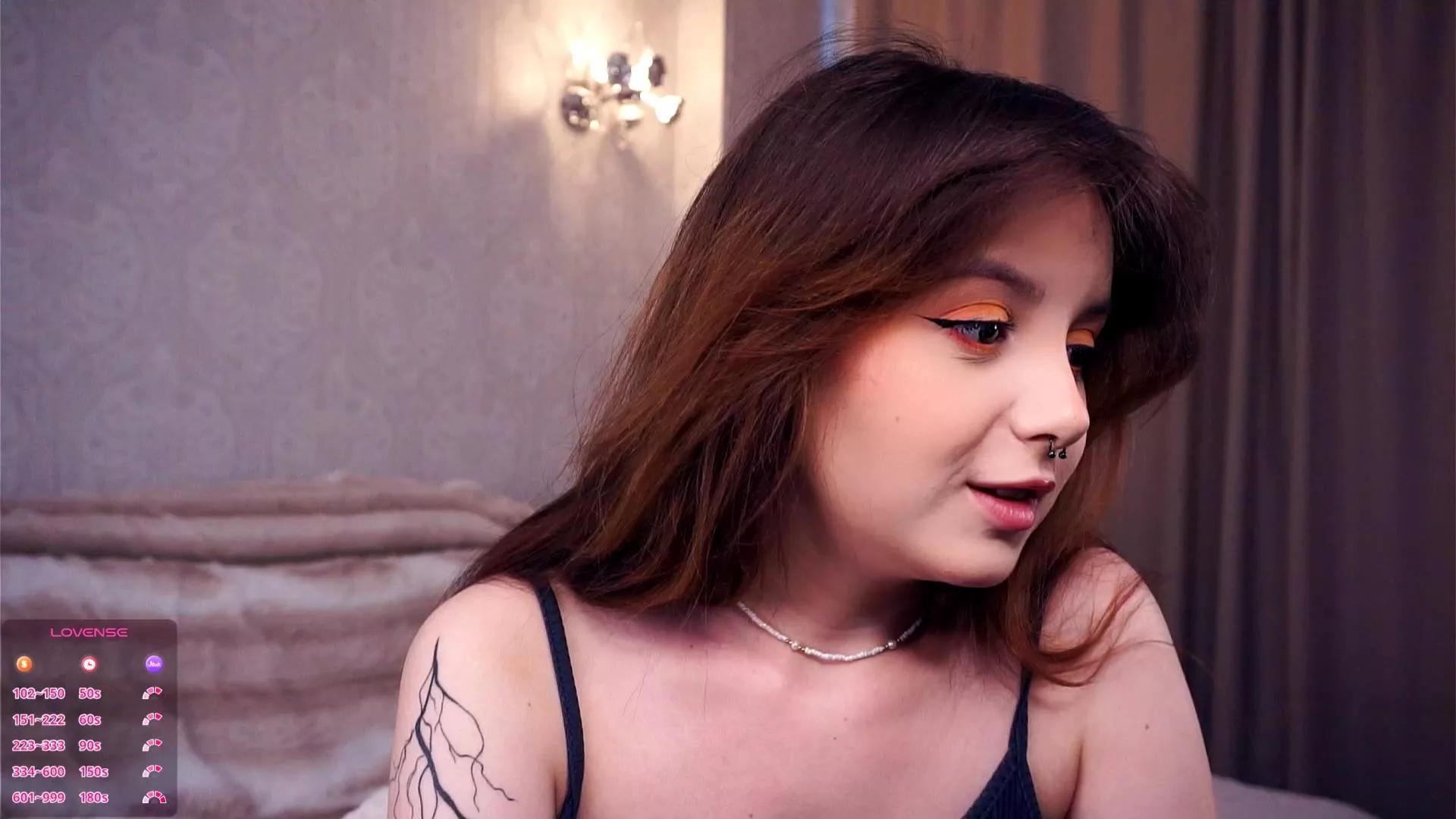 AlodieCoey on Cam4 