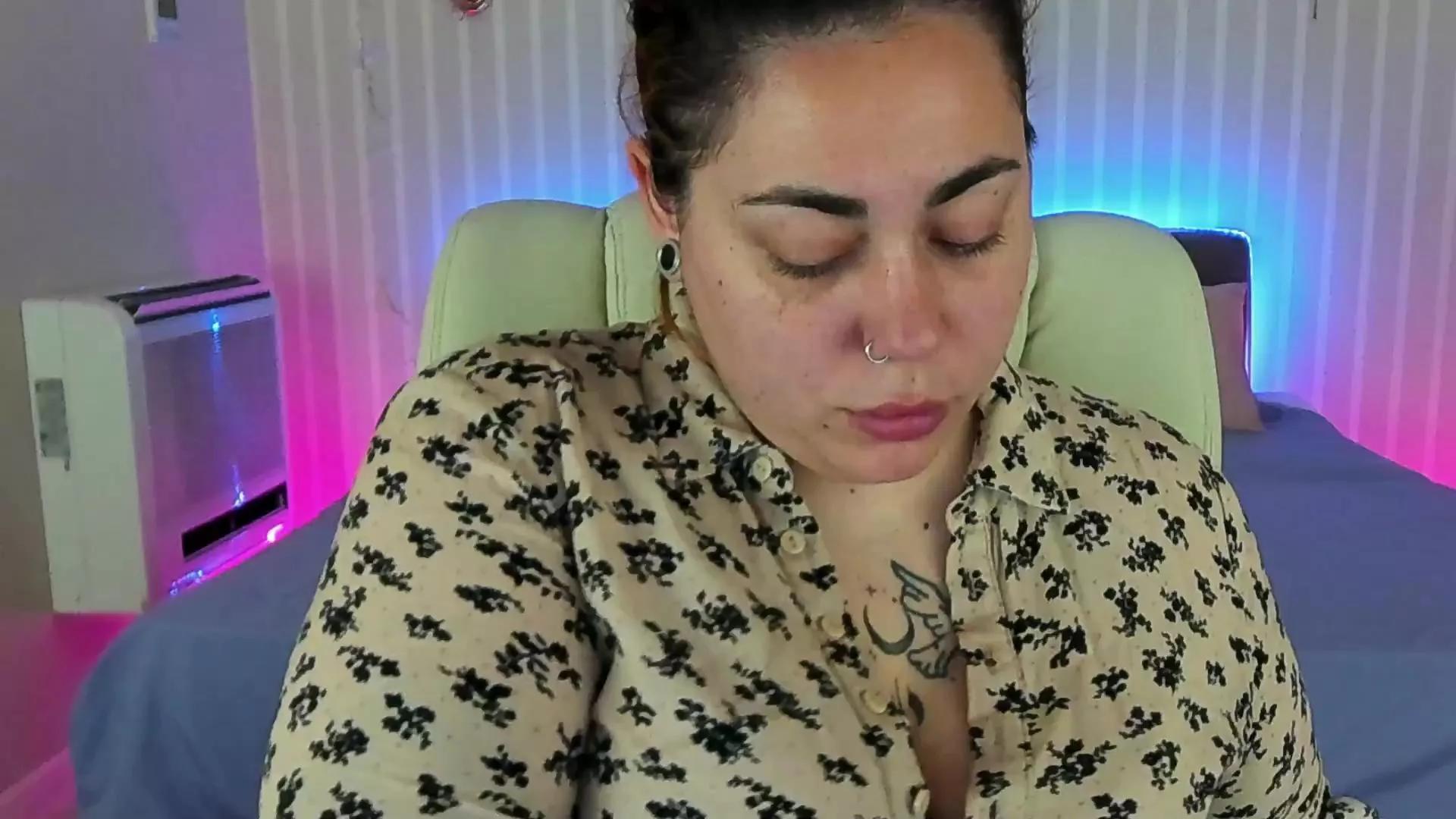 AmazonkaStar on Cam4 