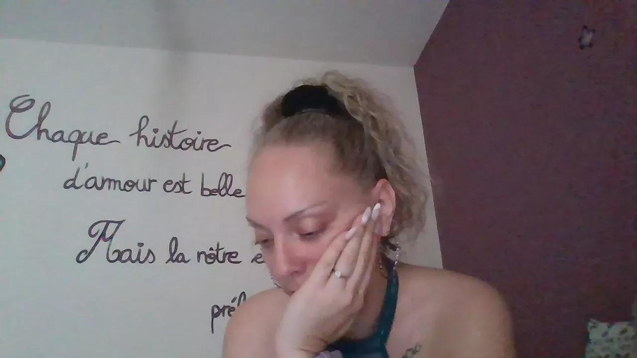 Offline Ameliaxxxx on Cam4