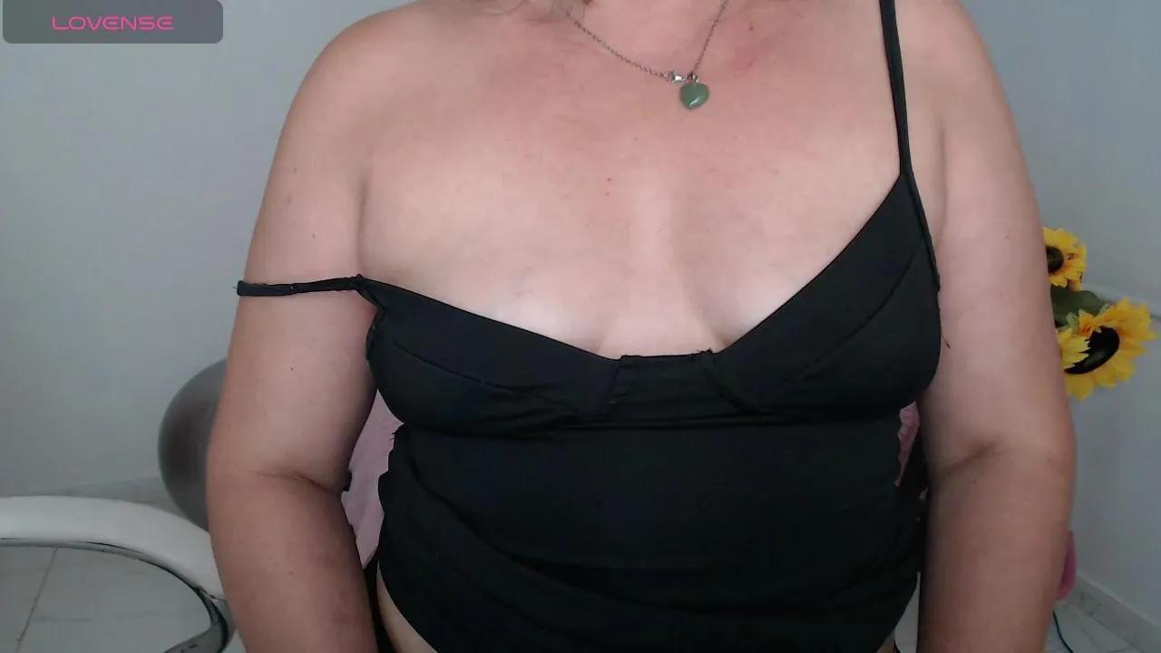 ana_milf on Cam4 