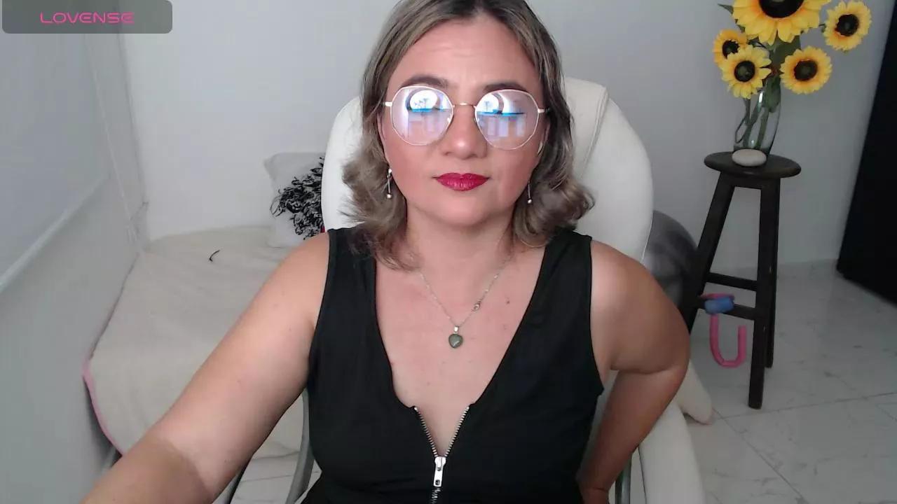 ana_milf on Cam4 