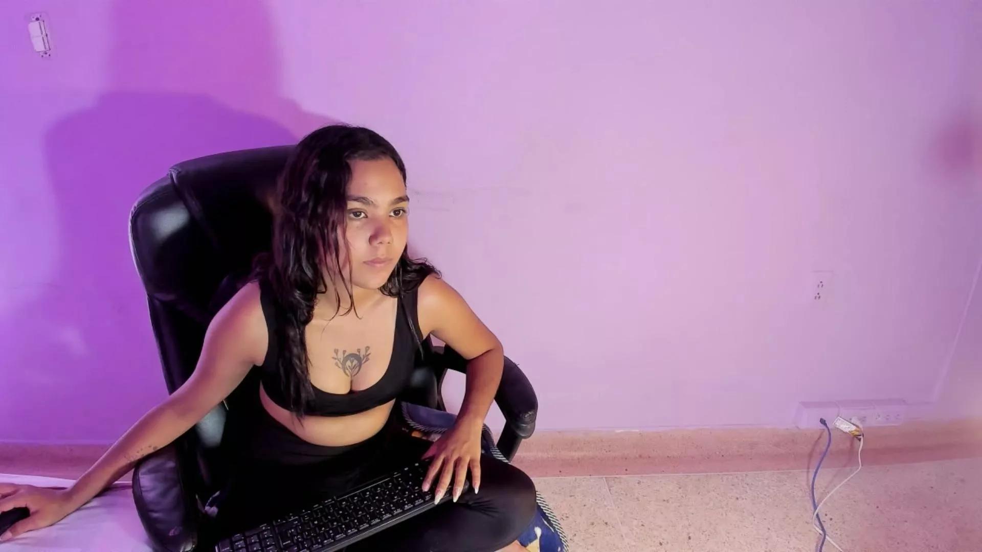 anaelle_bardinn on Cam4 